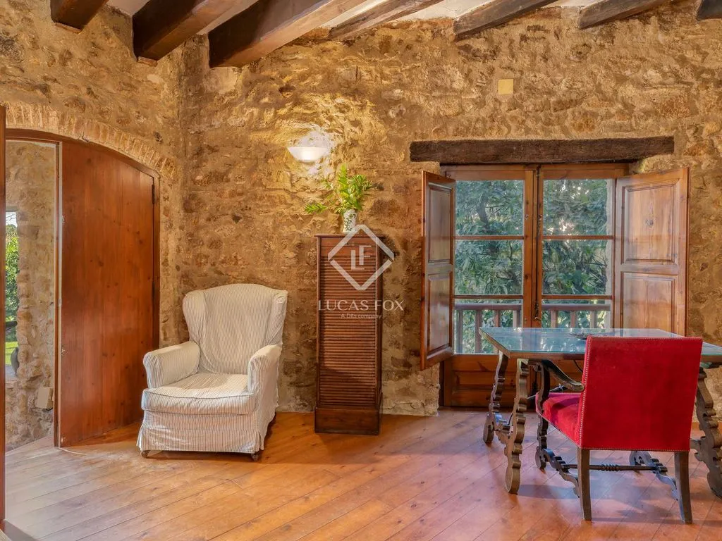 Dining Room - Traditional Stone Cottage with Pool in Bàscara