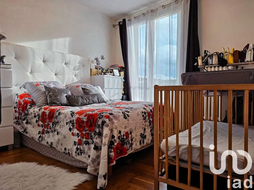 Bright Apartment with Parking in Limoges