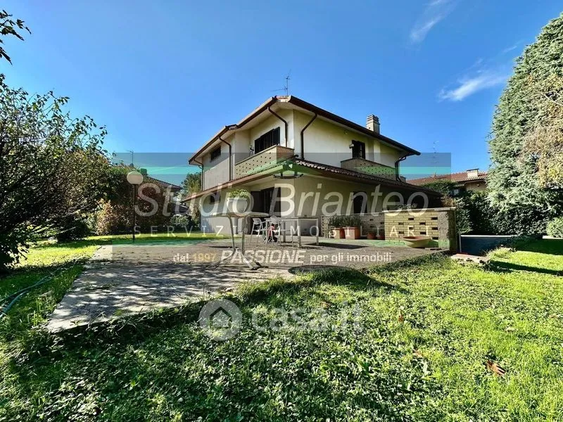 Garden - Bifamiliar Villa with Garden in Verano Brianza