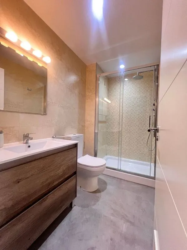 Bathrooms - Apartment with Pool in Calle Camelia