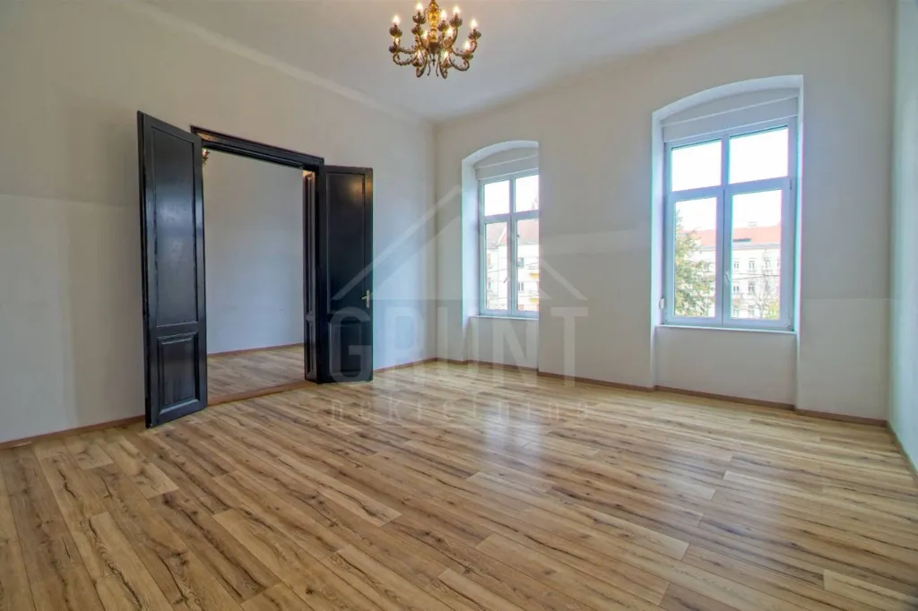 Toad - Secessionist Flat with Park View in Osijek