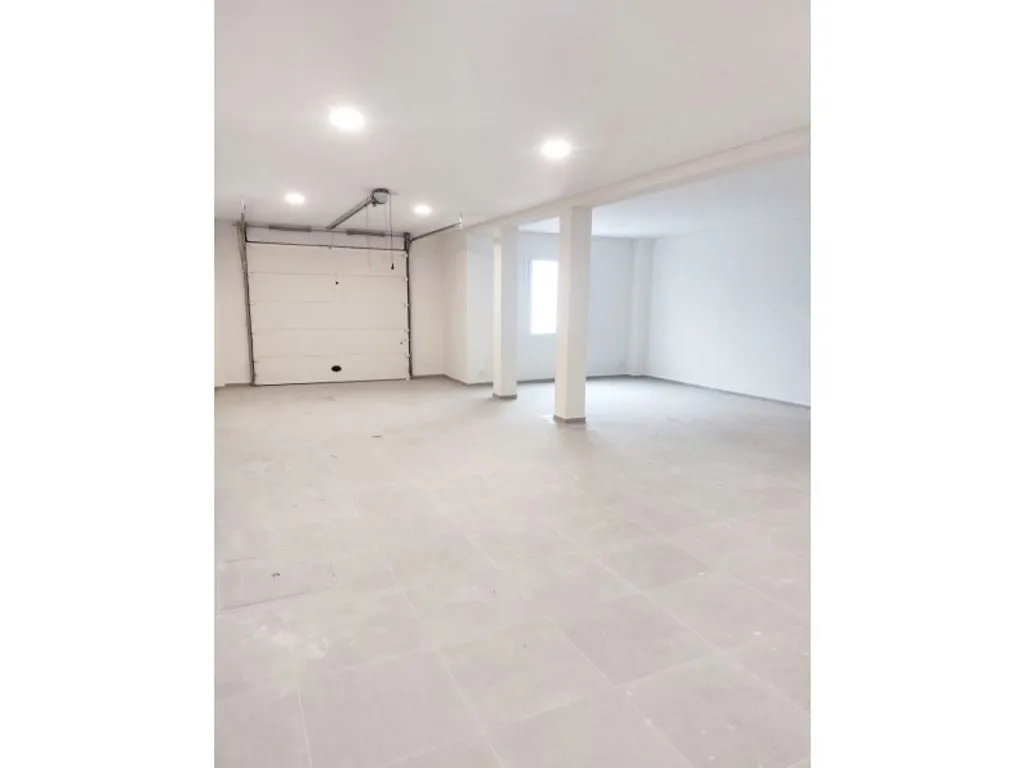 Garaaž - New 4-Bed Villa with Pool in Seixal