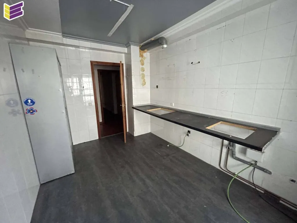 Cuisine - Apartment with Large Windows in Vigo