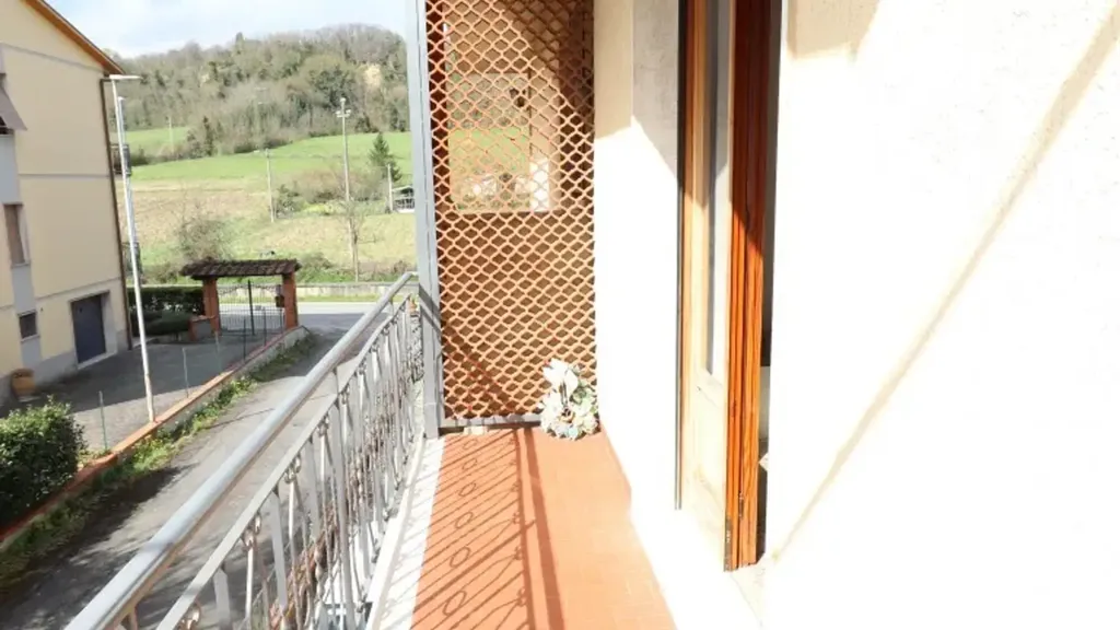 Balcon - Trifamiliare Villa with Garden in Montevarchi