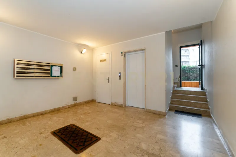 Esik - Apartment with Garage in Caltagirone