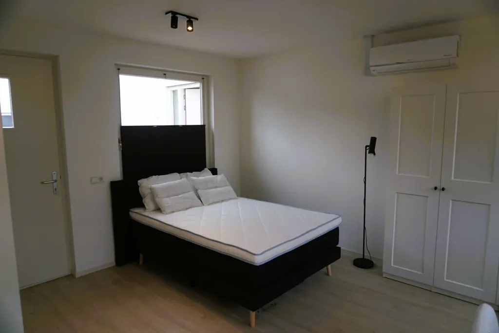 Magamistoad - Luxury Studio with Pets Allowed in Tilburg