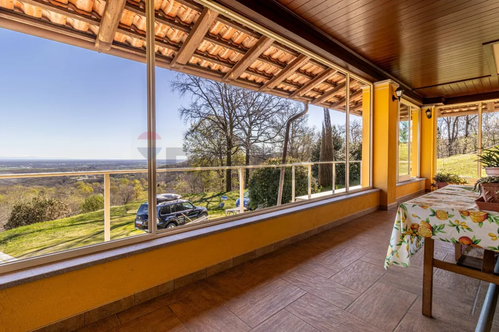 Terrazza - Villa indipendente con parco privato a Magnano