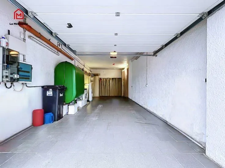 Garaaž - House with Cellar and Terrace in Semi-Detached Setting