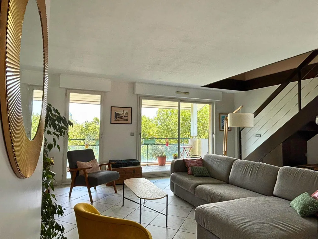 Séjour - Duplex T4 avec Balcon à Annemasse