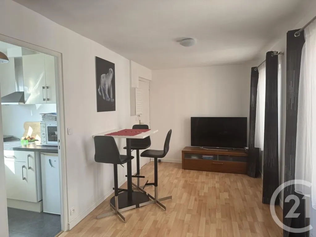 Elutuba - Studio with Double Exposure in Fontenay-Sous-Bois
