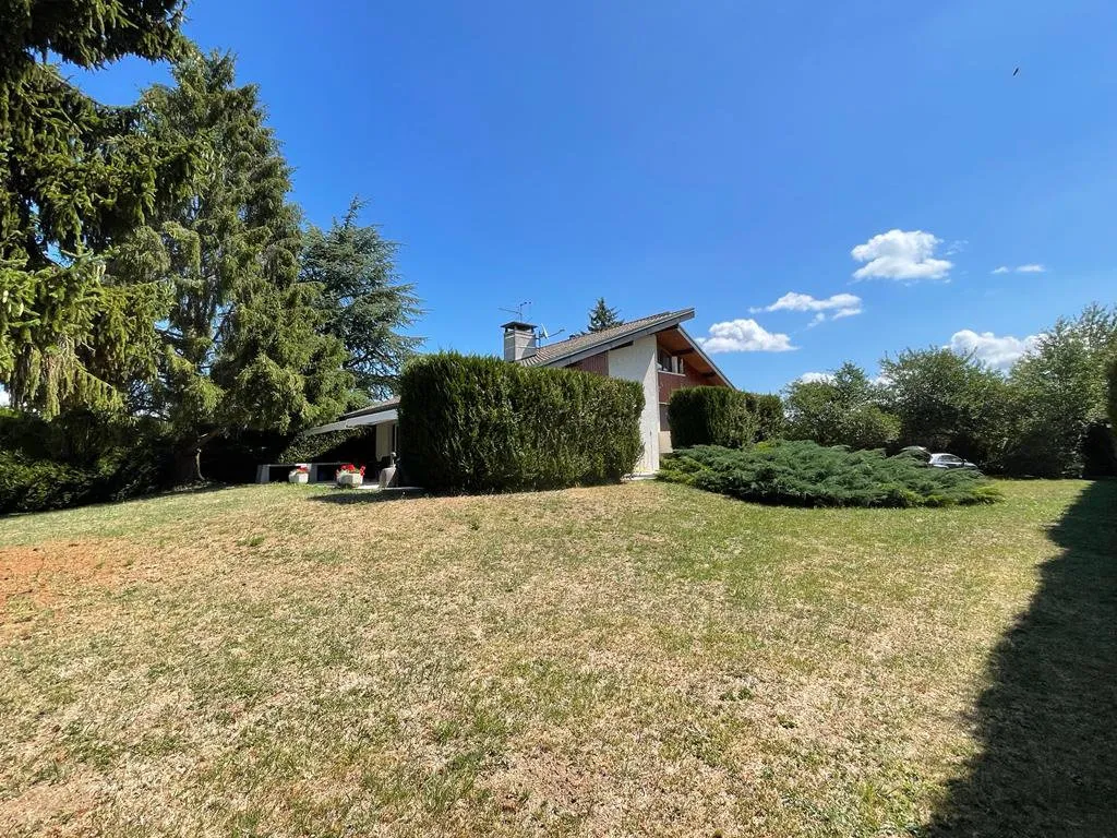 Aed - Architectural House with Garden in Sciez