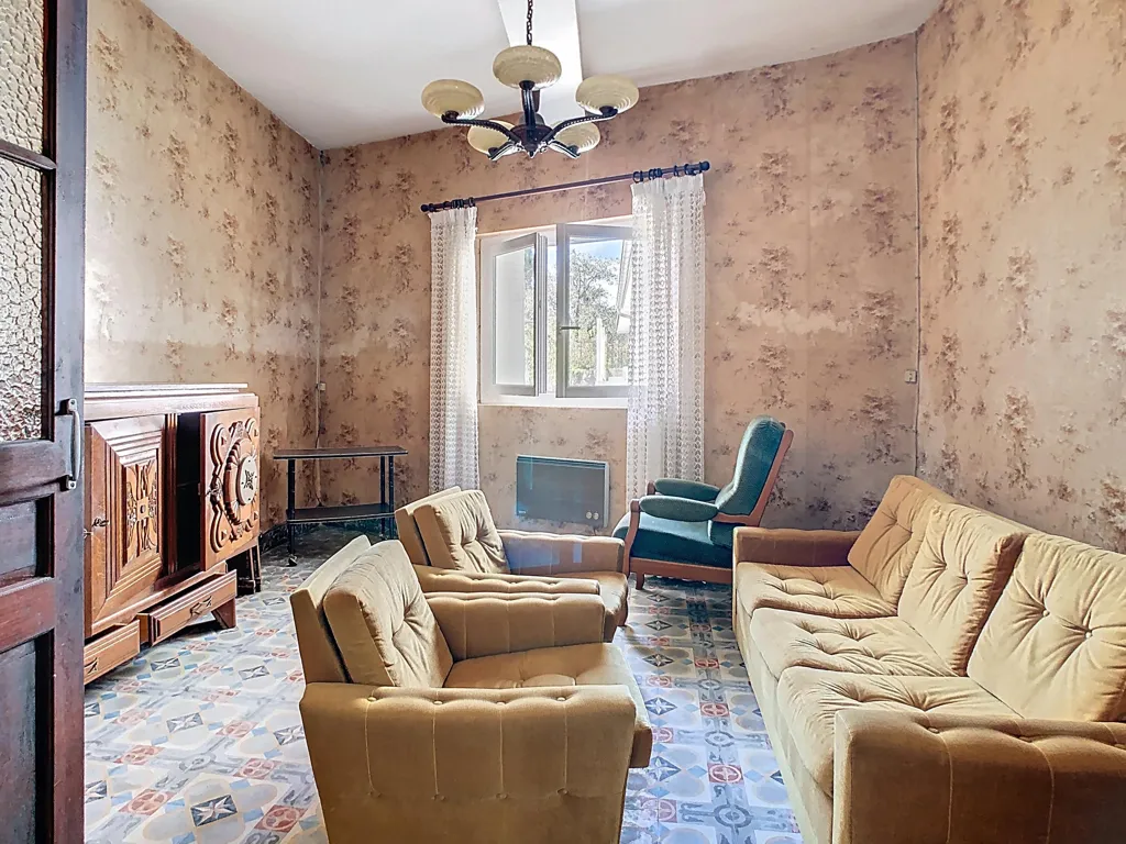 Séjour - Maison avec Garage et Terrain Constructible près des Commerces