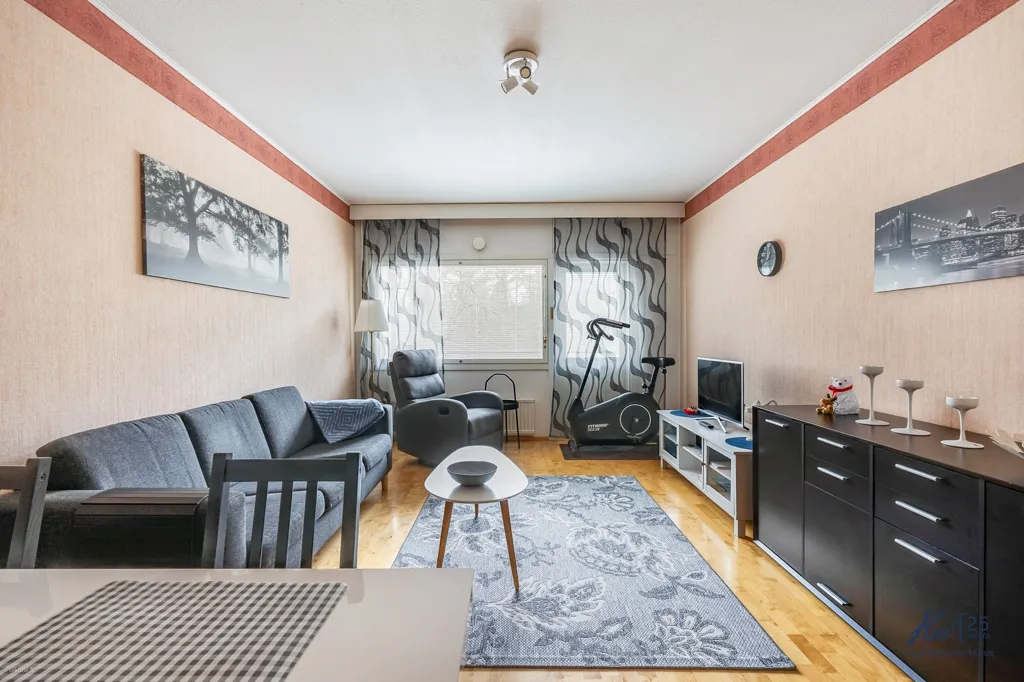 Living Room - Two-Bedroom Flat with Garden View in Runosmäki