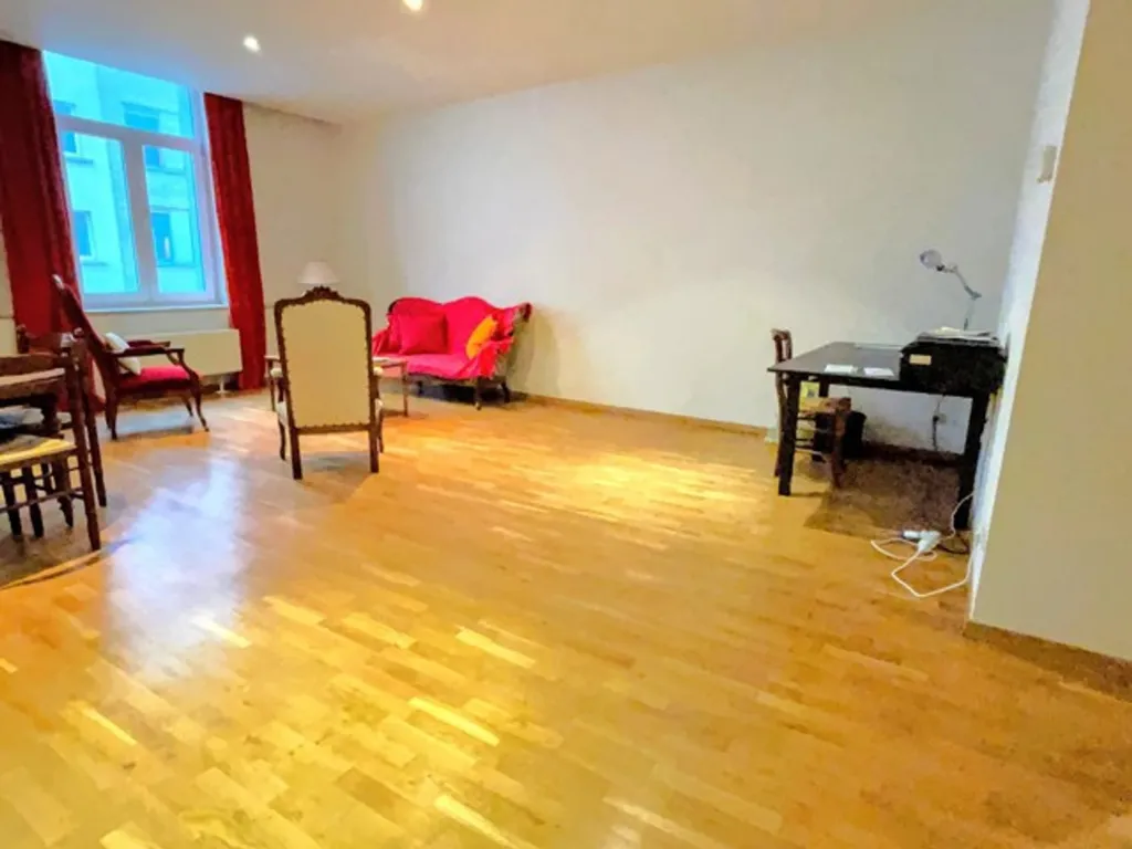 Living Room - Charming Flat with 2 Bedrooms in Grand Place