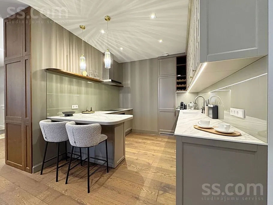Cuisine - Luxury 4-Bedroom Apartment with Balcony in Riga Centre