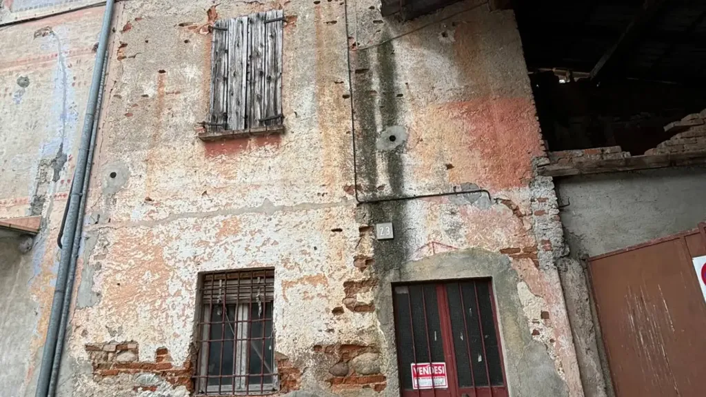 Välivaade - Triplex with Private Courtyard in Borgosatollo