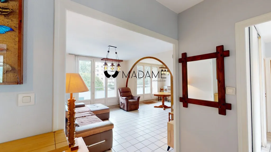 Esik - Apartment with Balcony in Saint-Martin-d'Hères