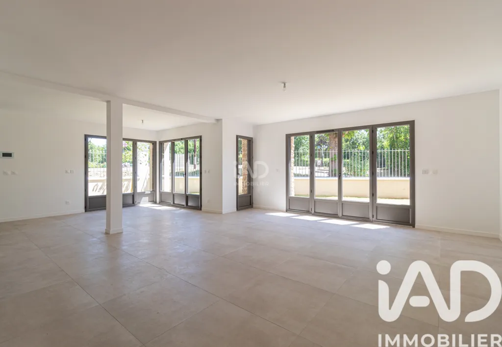 Elutuba - Contemporary Villa with Rooftop in Saint-Cloud
