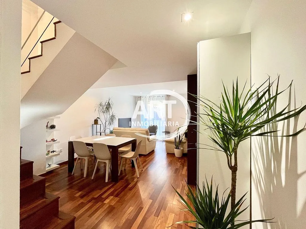 Séjour - Duplex with Garage in Rocafort