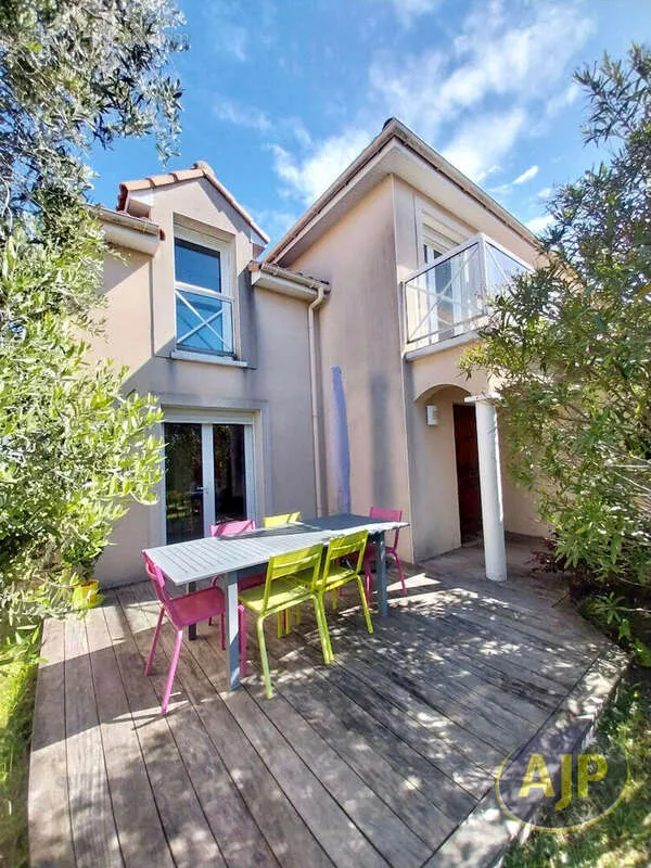 Terrasse - Villa d'Architecte avec Jardin à Saint-Marc-sur-Mer