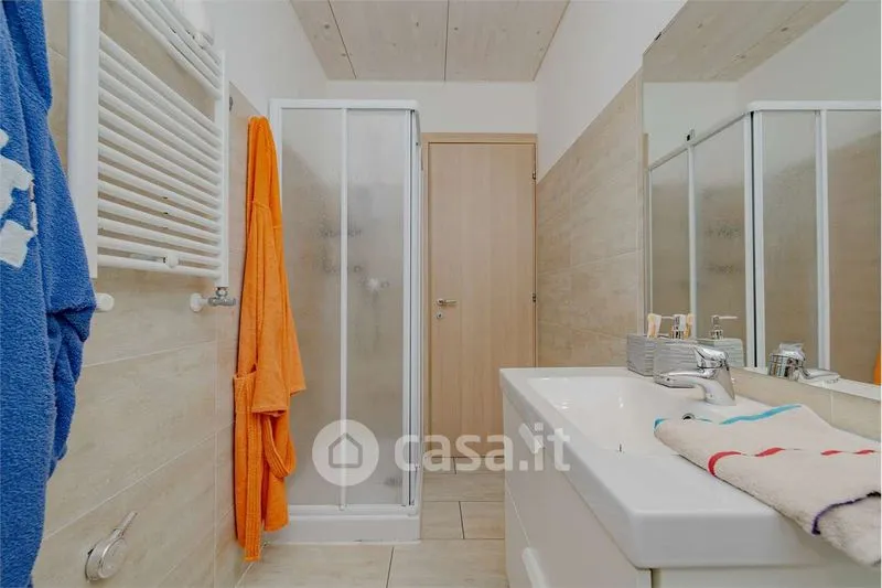Salles de bain - Apartment with Garden and Valley View in Châtillon