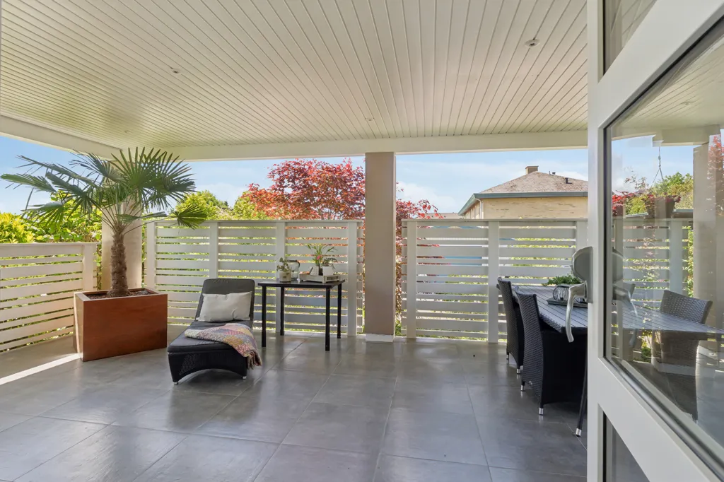 Terrass - Renovated Villa with City View in Vejby