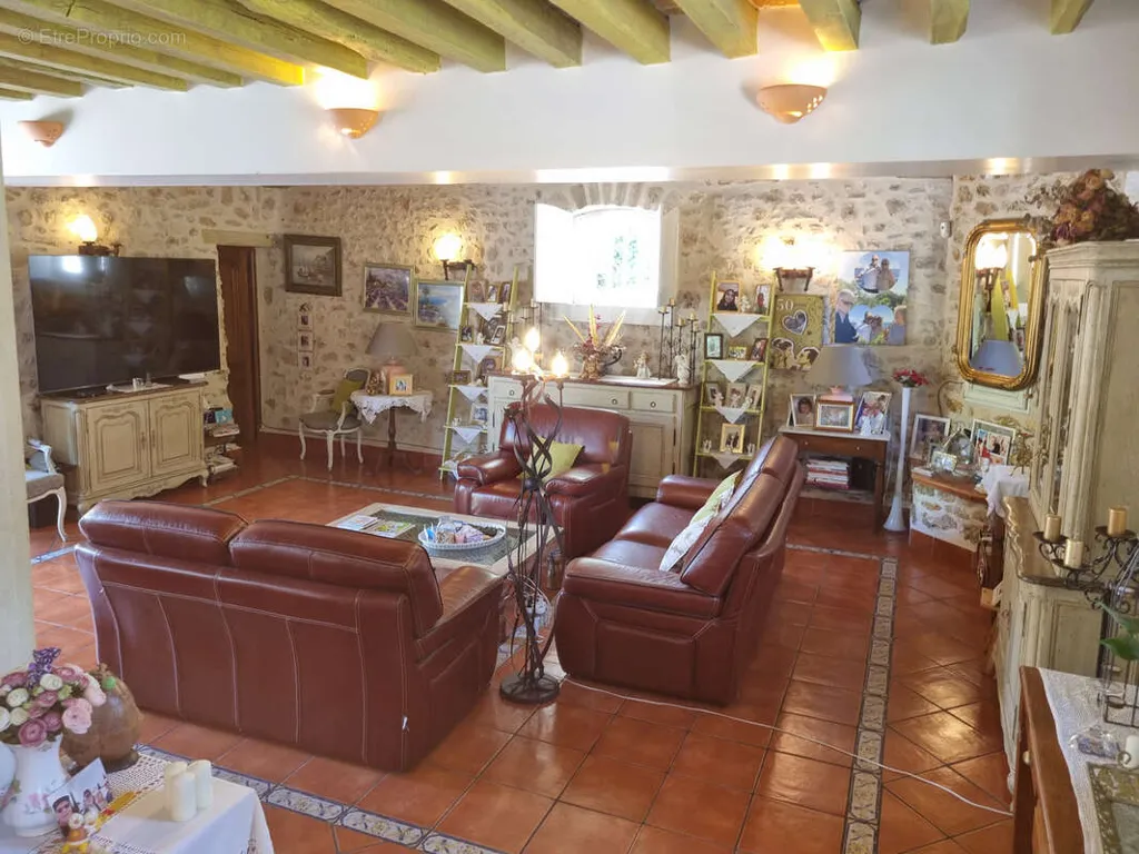 Elutuba - Large Property with Garden in Bruyères-le-Châtel