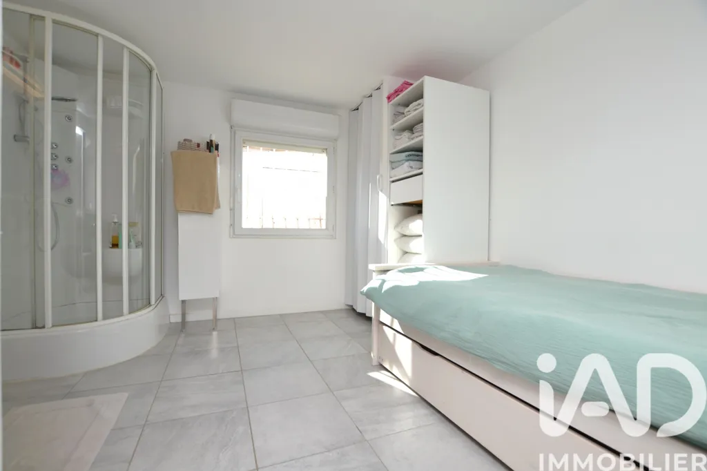 Bedrooms - Villa with Pool and Garden in Quarante