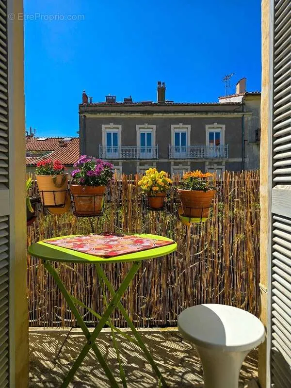 Balcony - Haussmannian Apartment with Balcony in Town Centre