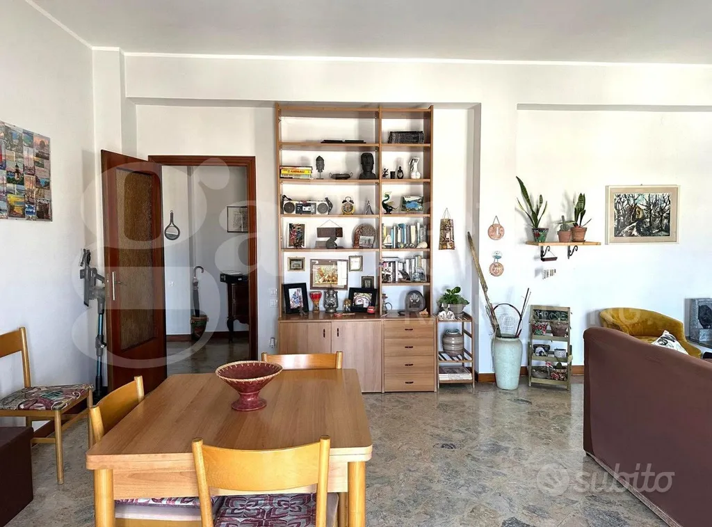 Elutuba - Spacious Flat with Double Balcony in Avola