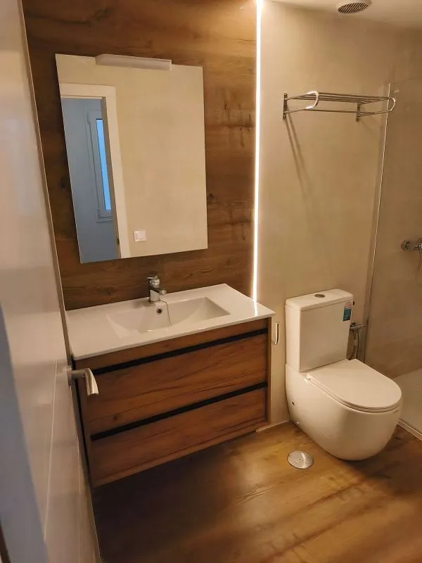 Salles de bain - 1-Bedroom Flat with Terrace in City Centre