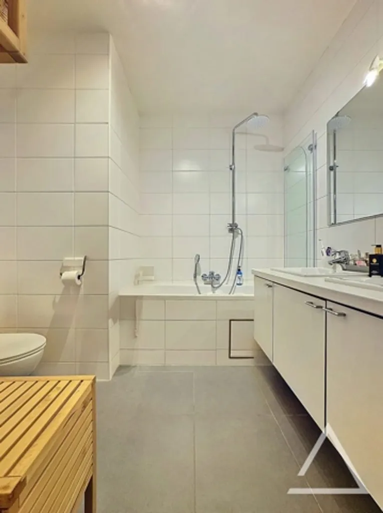 Salles de bain - Appartement 3 Chambres avec Terrasses dans Clos Calme