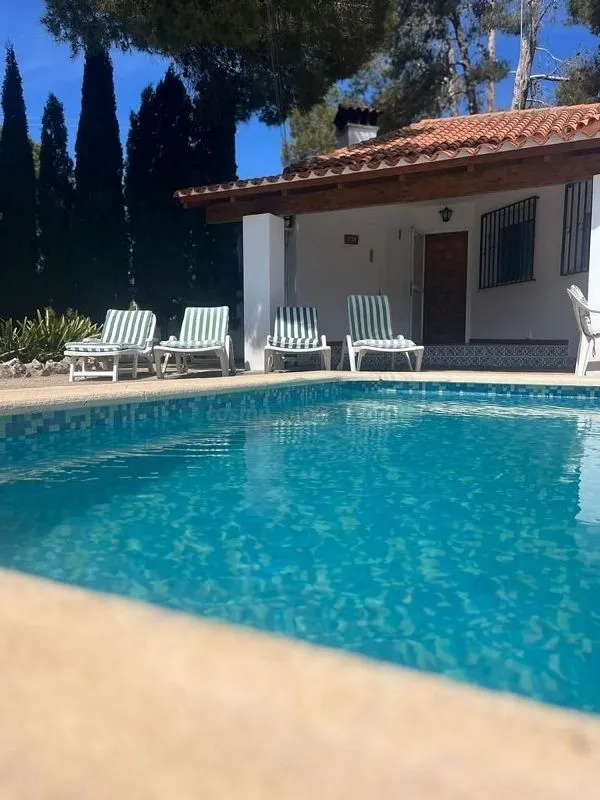 Bassein - Chalet with Pool and Terrace in La Cañada