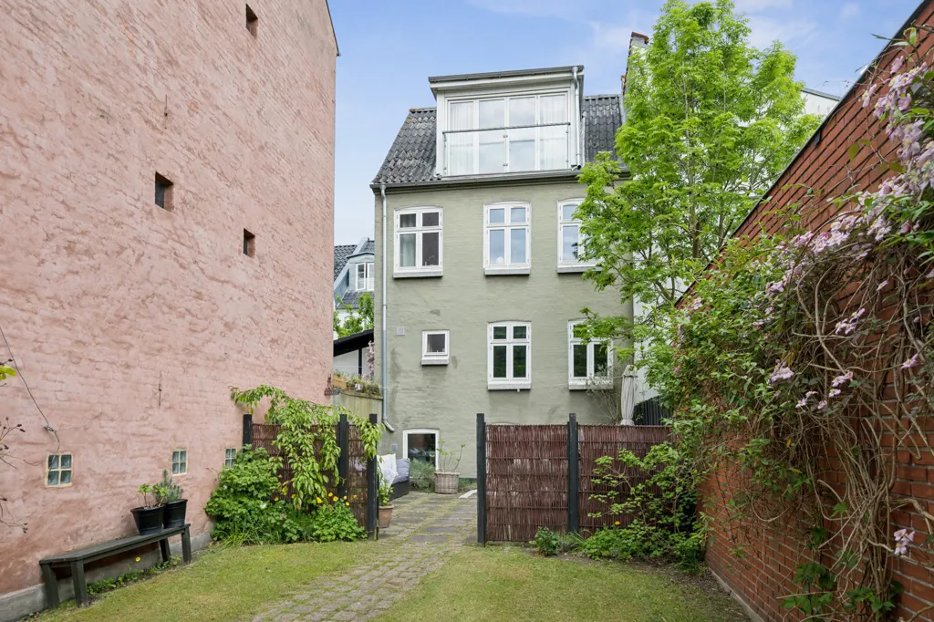 Jardin - Historic Terrace House with Garden in Aarhus C