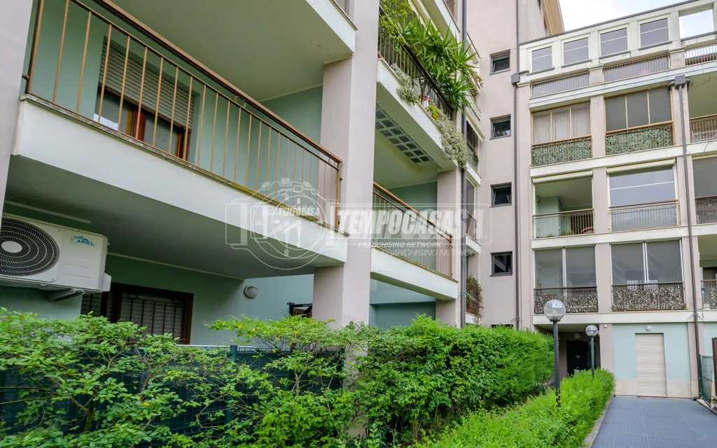 Välivaade - Two-Bedroom Apartment with Terrace in Milan