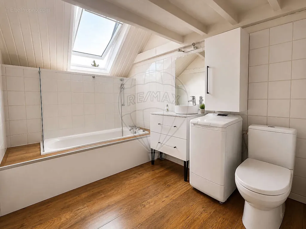 Bagni - Loft with Cathedral Ceiling near Senlis