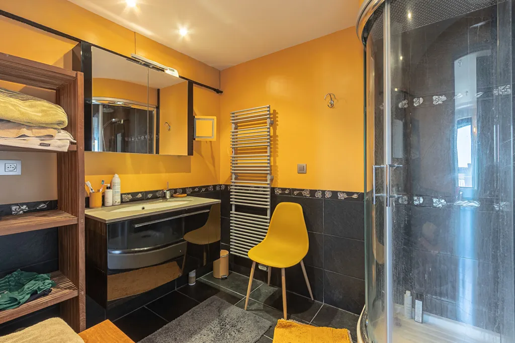 Vannitoad - Bright 1-Bed Flat in Roncq
