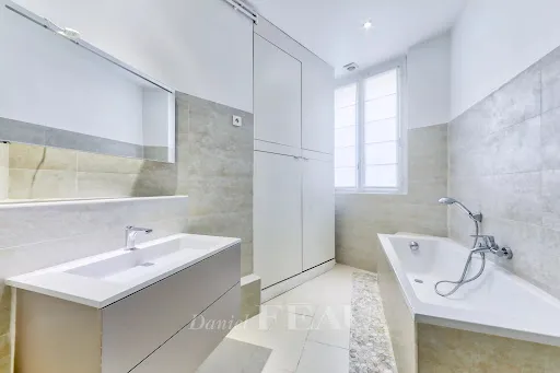Appartement 8 pièces à Paris 8ème
