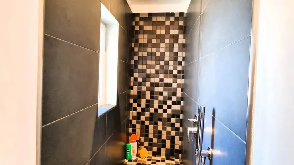 Bagni - Rustic-Style Apartment with Balcony in Florence