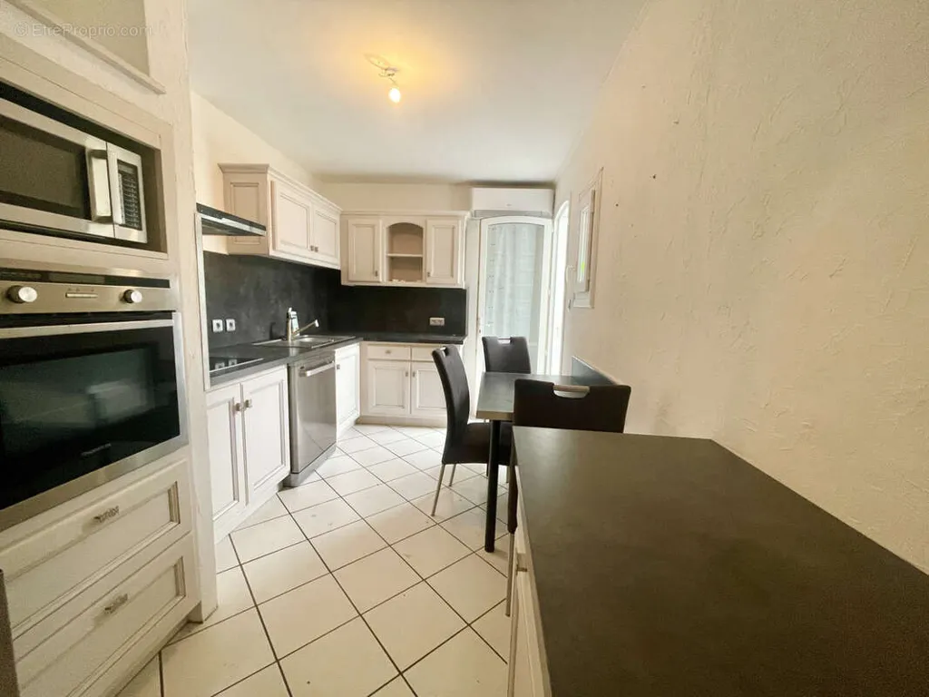 Cuisine - Villa avec Garage et Atelier à Clermont-l'Hérault