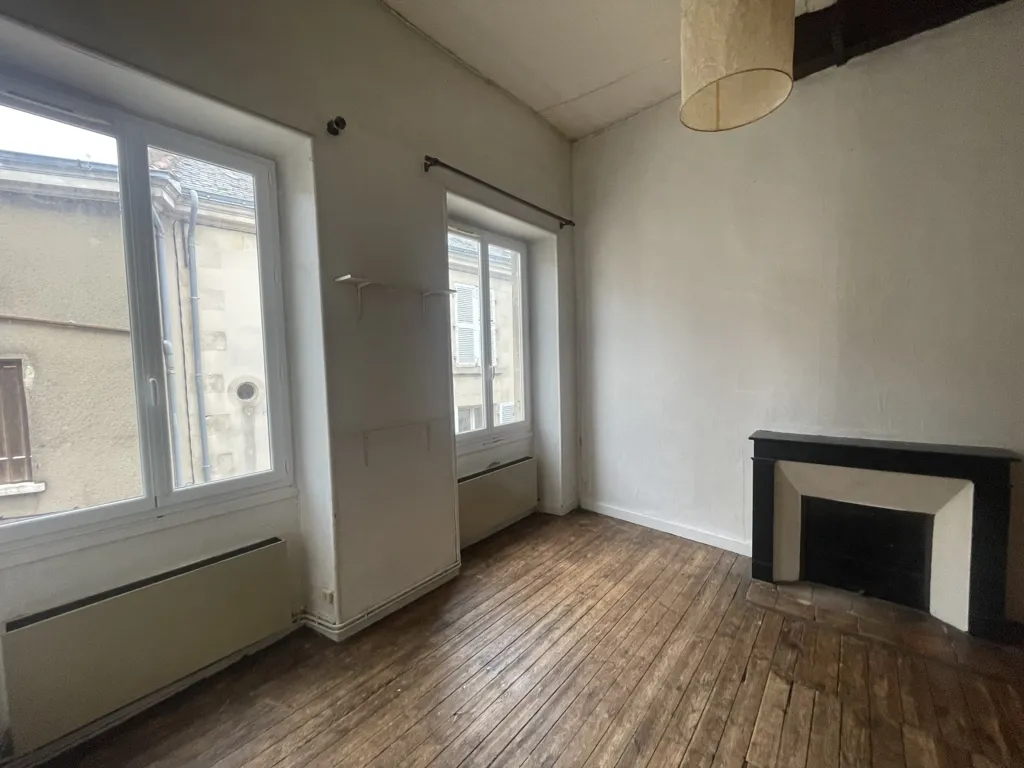 Pièces - Appartement Type 2 à Rénover au Centre de Poitiers