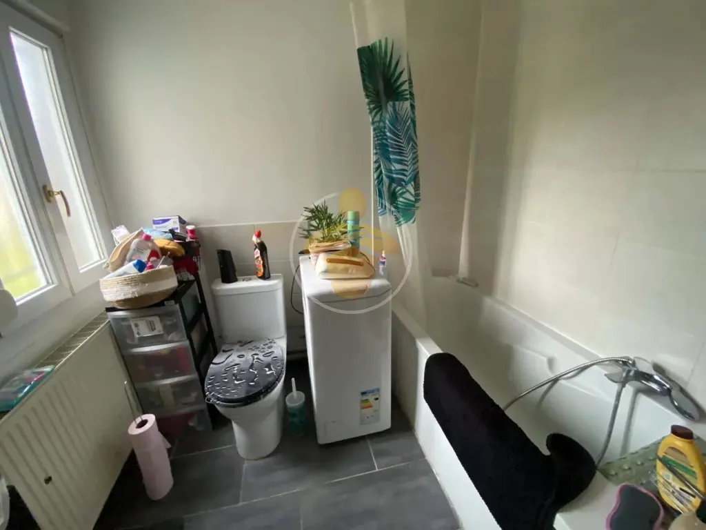 Bathrooms - Detached House with Garden in Tergnier