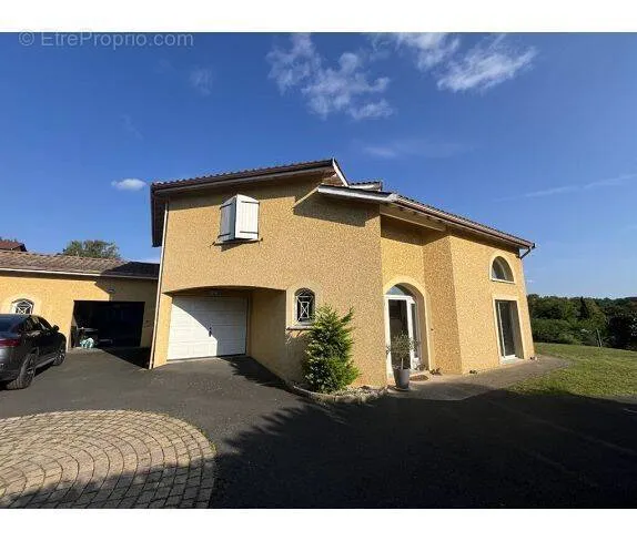 Extérieur - Maison avec Vue Dominante à Cailloux-sur-Fontaines