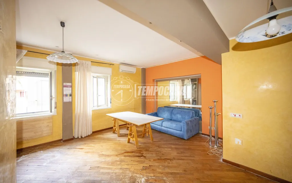 Elutuba - Trilocale with Garage in Messina