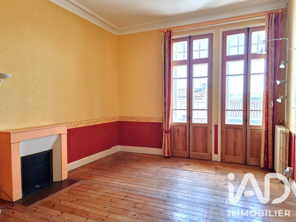 Soggiorno - Charming Townhouse with Art Deco Features in Cognac