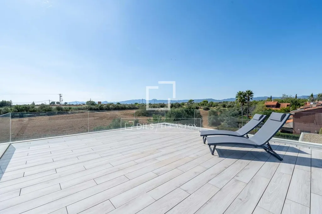 Terrass - Modern House with Pool in Reus
