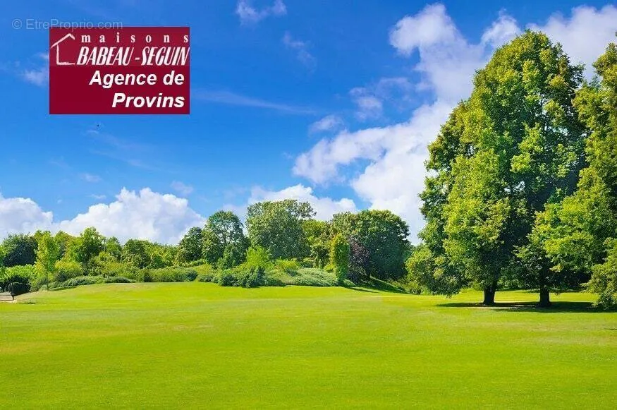 Aed - Buildable Plot with 16m Façade in Poigny