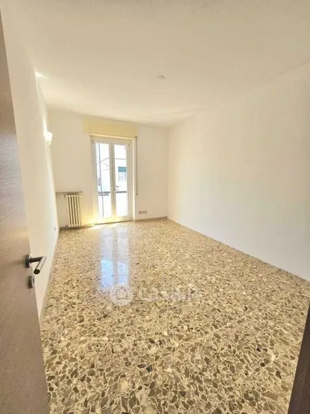 Stanze - Monolocale con balcone in zona semicentrale a Piacenza