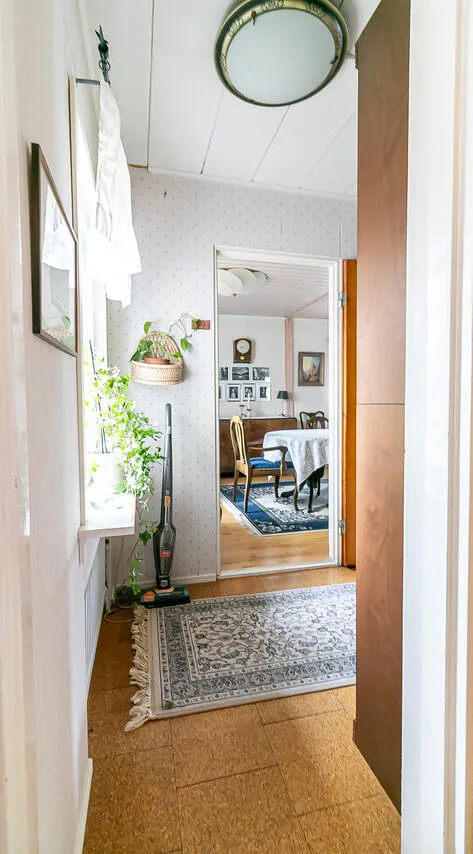 hallway_entrance