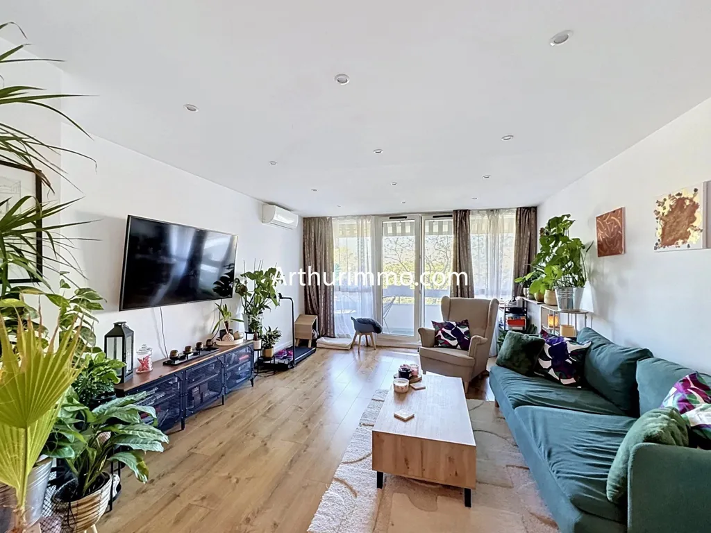 Living Room - 4-Piece Apartment with Balcony in Créteil
